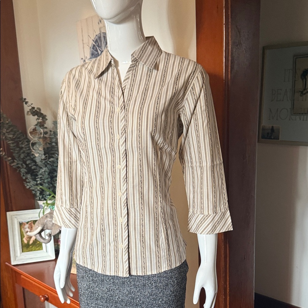 NWT northern reflections size small cotton Striped Beige Button-Up Women's Top